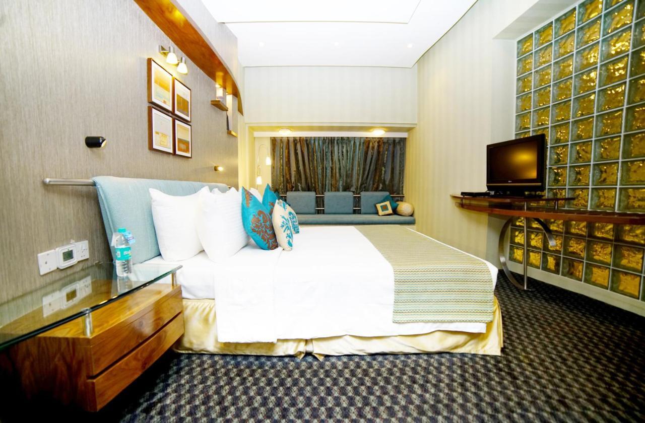 Hotel Kohinoor Continental,Airport Мумбай Екстериор снимка