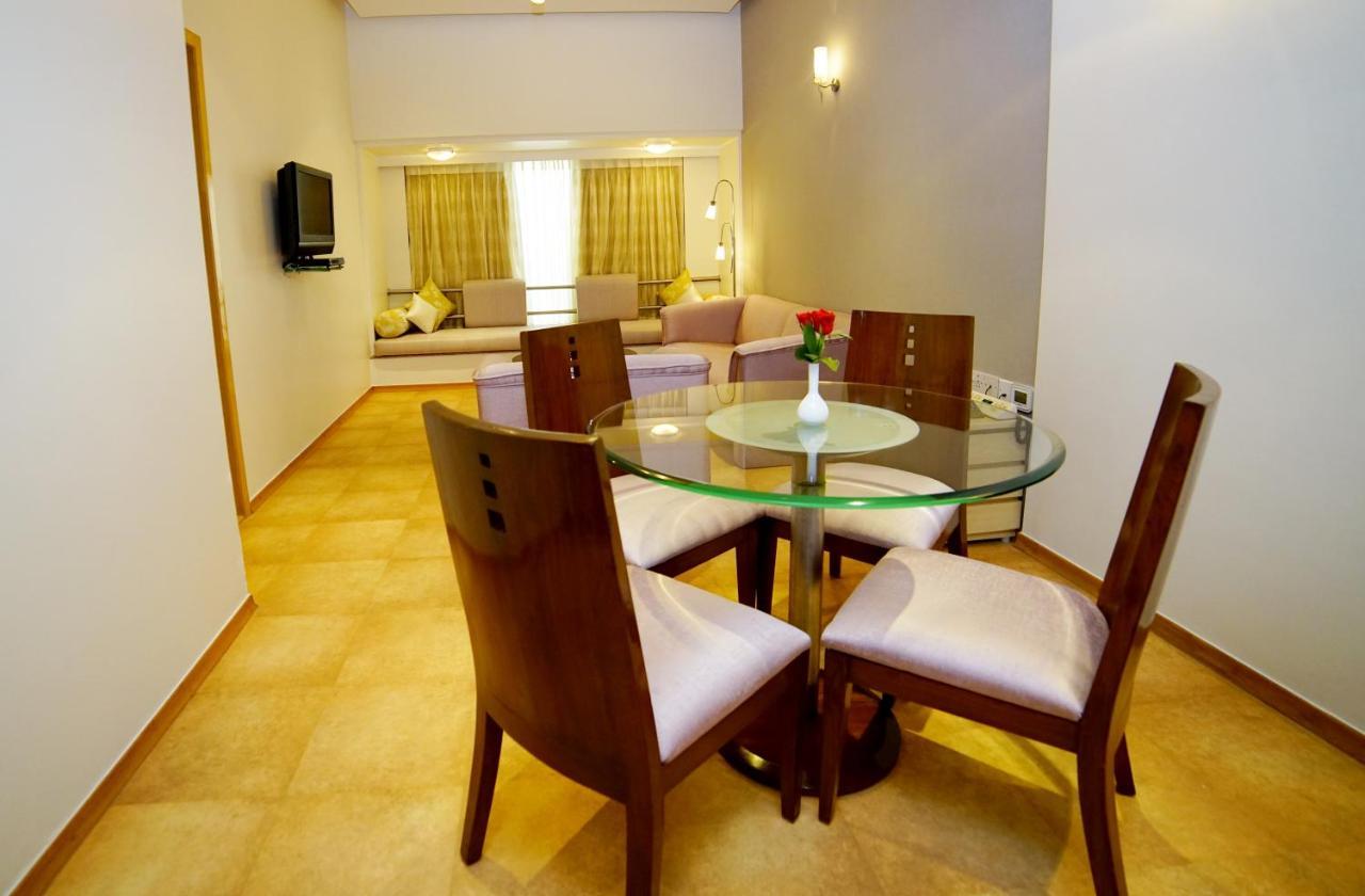 Hotel Kohinoor Continental,Airport Мумбай Екстериор снимка