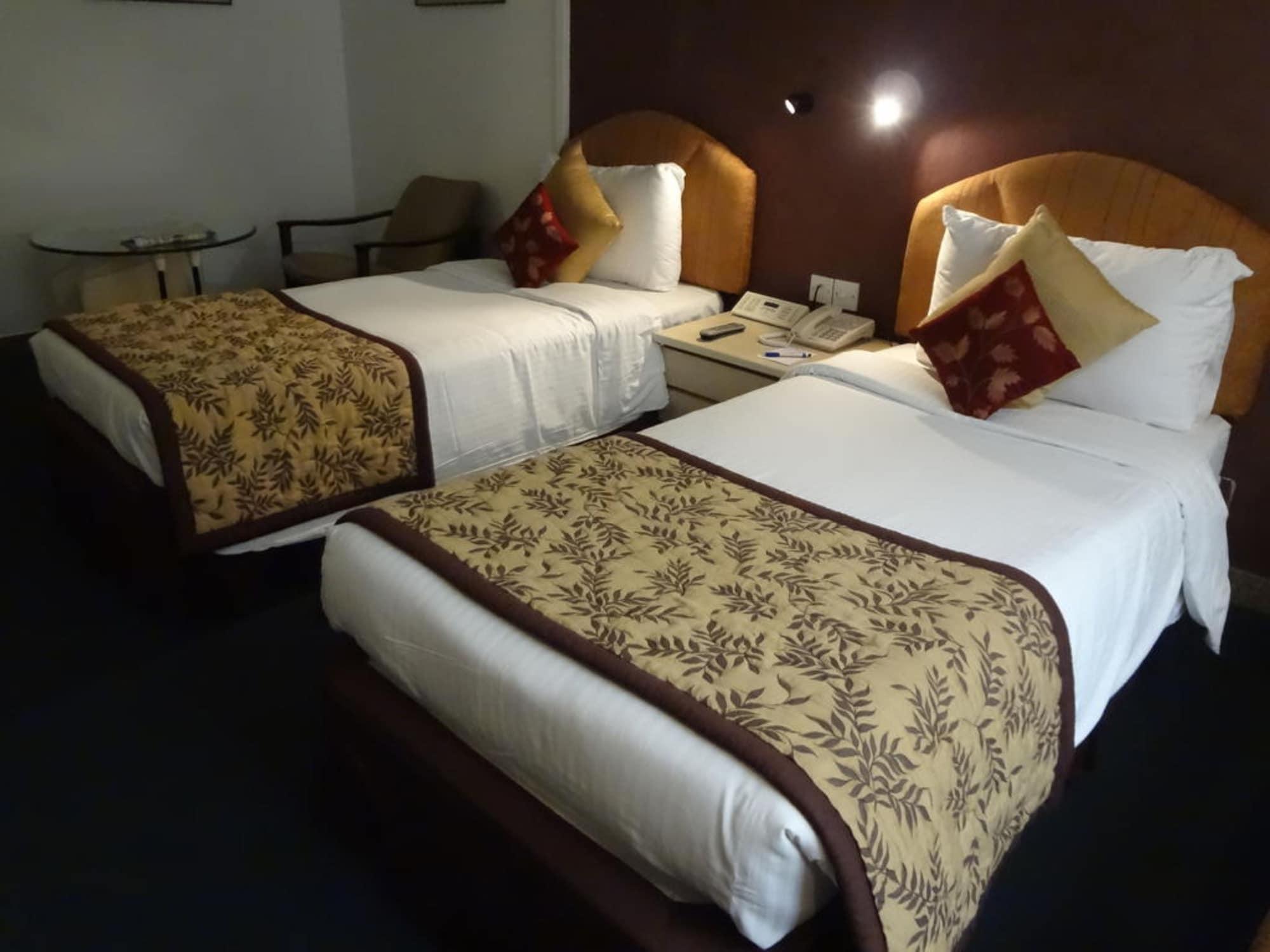 Hotel Kohinoor Continental,Airport Мумбай Екстериор снимка