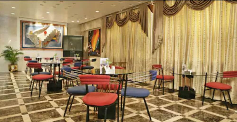 Hotel Kohinoor Continental,Airport Мумбай Екстериор снимка