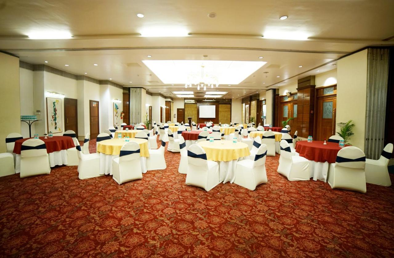 Hotel Kohinoor Continental,Airport Мумбай Екстериор снимка