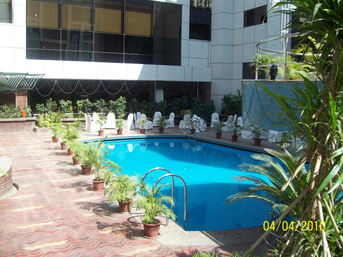 Hotel Kohinoor Continental,Airport Мумбай Екстериор снимка