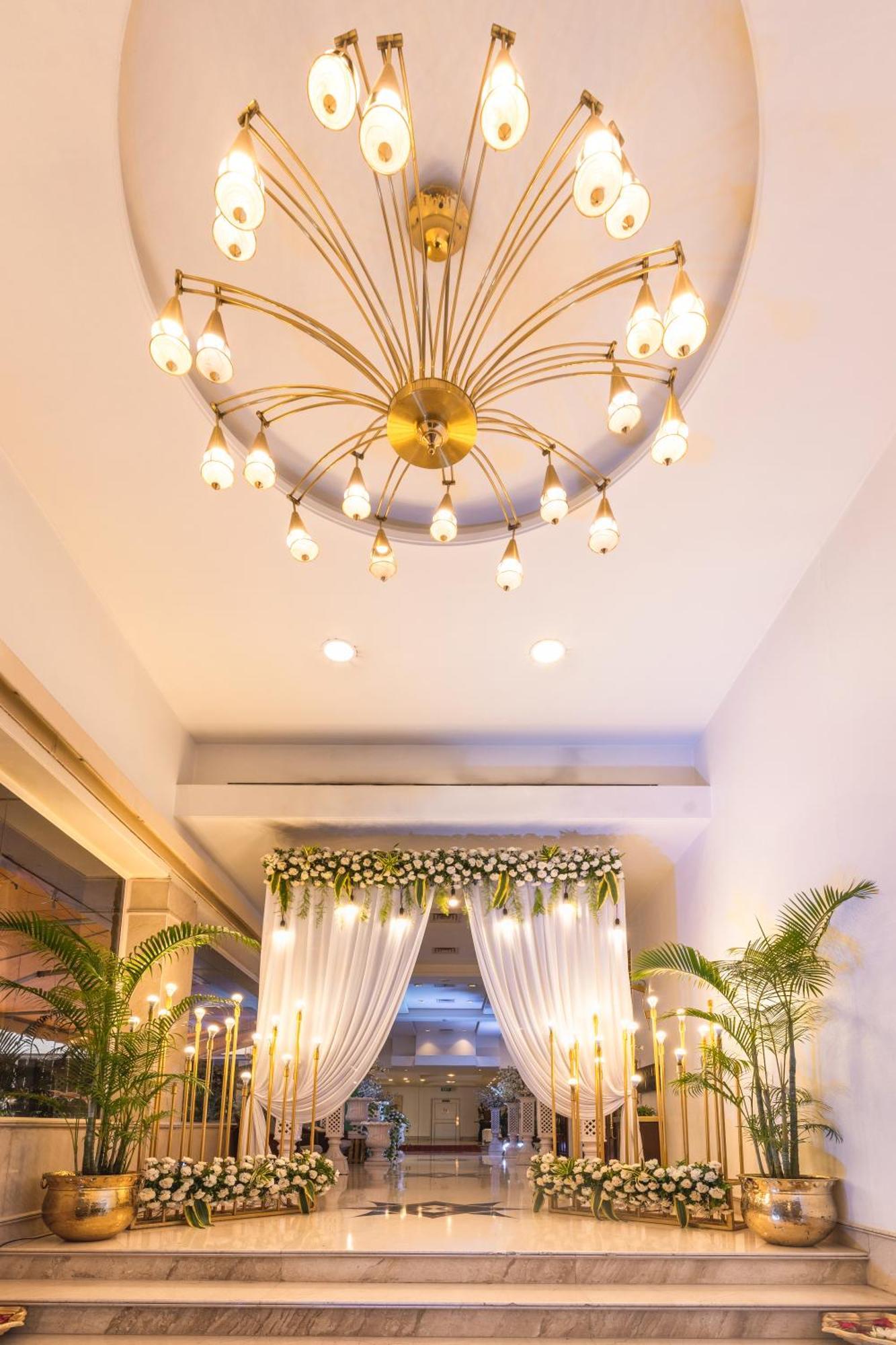 Hotel Kohinoor Continental,Airport Мумбай Екстериор снимка
