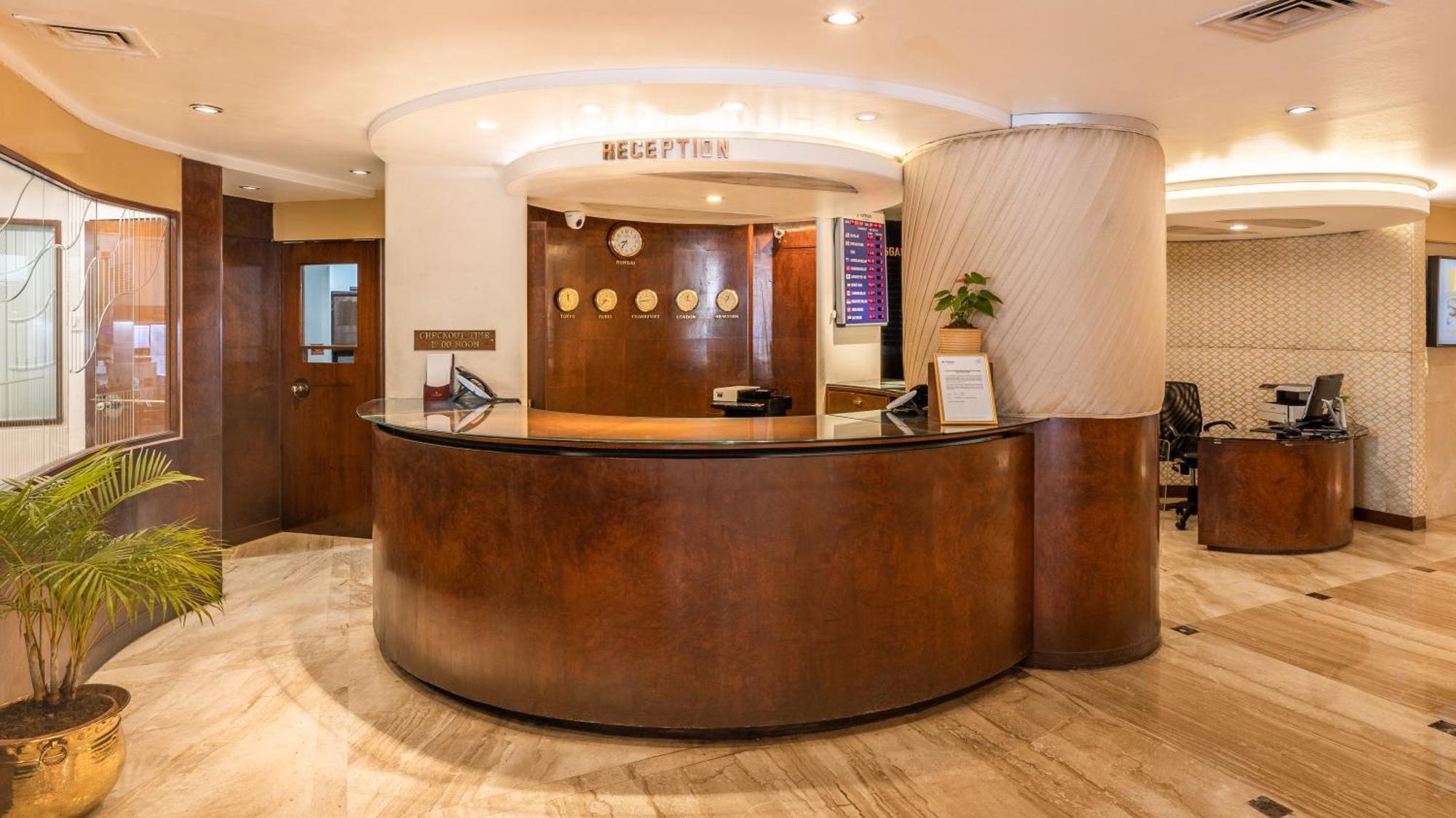 Hotel Kohinoor Continental,Airport Мумбай Екстериор снимка