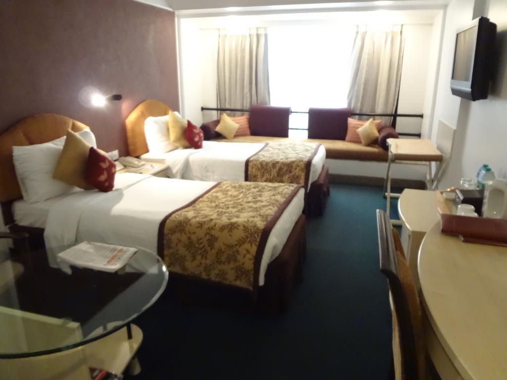 Hotel Kohinoor Continental,Airport Мумбай Екстериор снимка