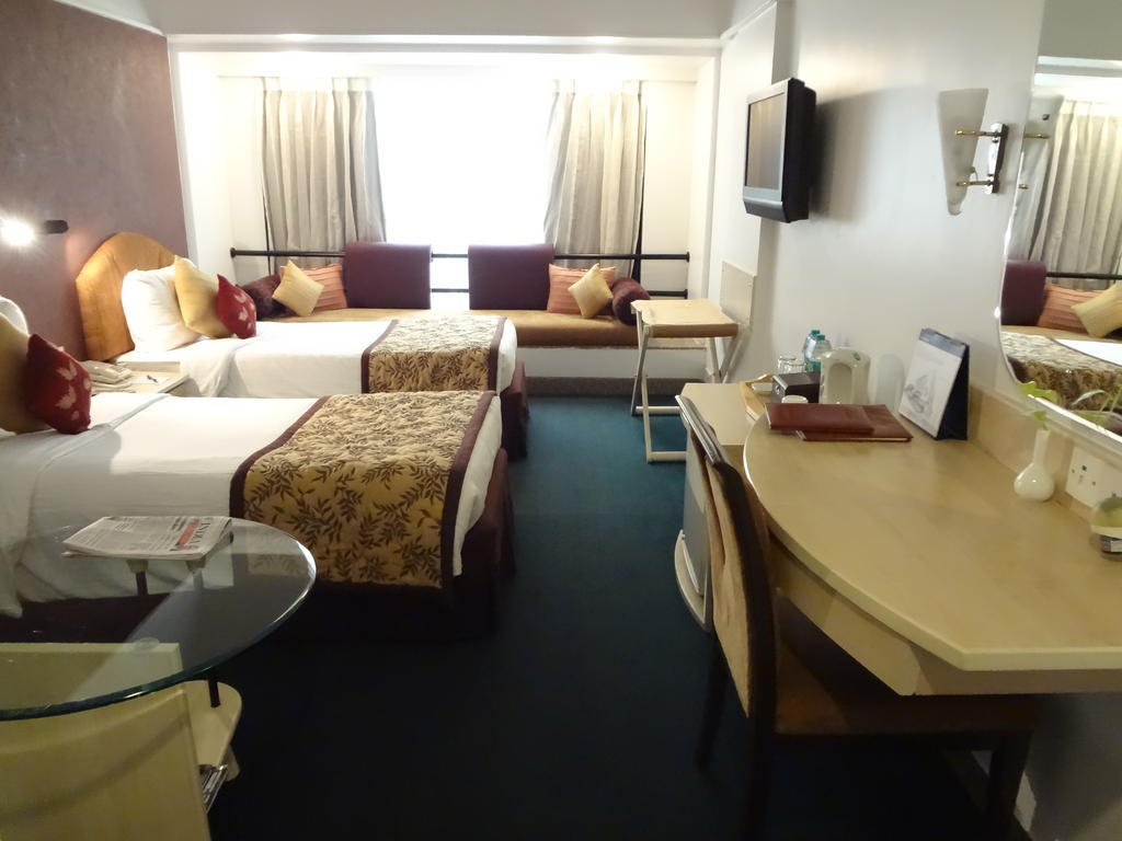 Hotel Kohinoor Continental,Airport Мумбай Екстериор снимка
