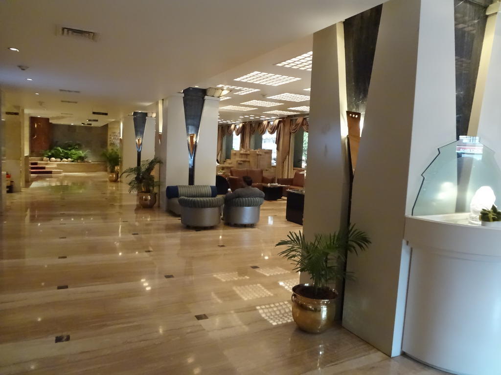 Hotel Kohinoor Continental,Airport Мумбай Екстериор снимка