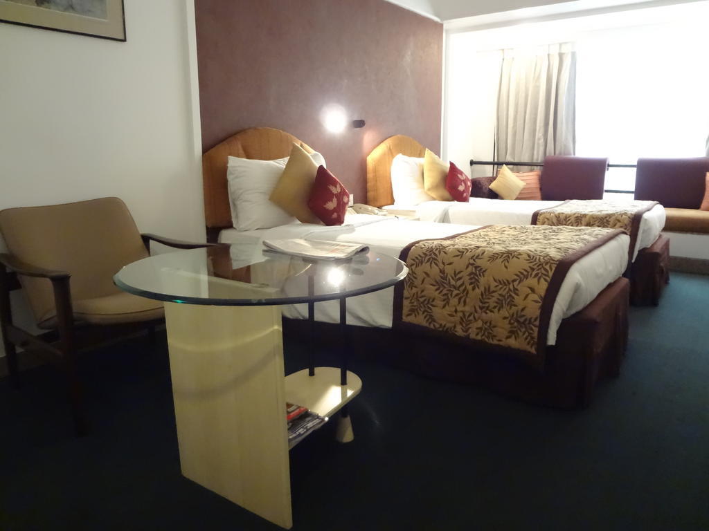 Hotel Kohinoor Continental,Airport Мумбай Екстериор снимка