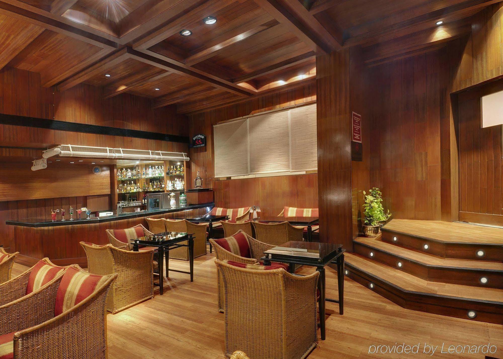 Hotel Kohinoor Continental,Airport Мумбай Екстериор снимка